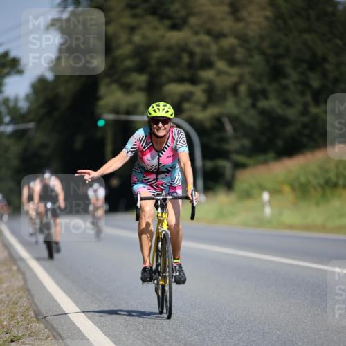 01.09.2024 - 17. Tribühne Triathlon H.Heesch http://msf.ph/oto/6948883 01.09.2024 12:06:11 Radfahren 483, 539, 561, 611, 704 meine-sportfotos.de