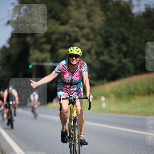 01.09.2024 - 17. Tribühne Triathlon H.Heesch http://msf.ph/oto/6948894 01.09.2024 12:06:11 Radfahren 483, 539, 561, 611, 704 meine-sportfotos.de
