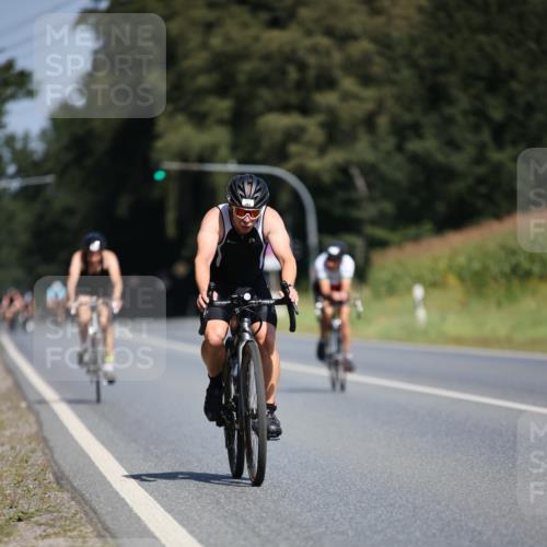 01.09.2024 - 17. Tribühne Triathlon H.Heesch http://msf.ph/oto/6948917 01.09.2024 12:06:14 Radfahren 483, 539, 611, 704 meine-sportfotos.de