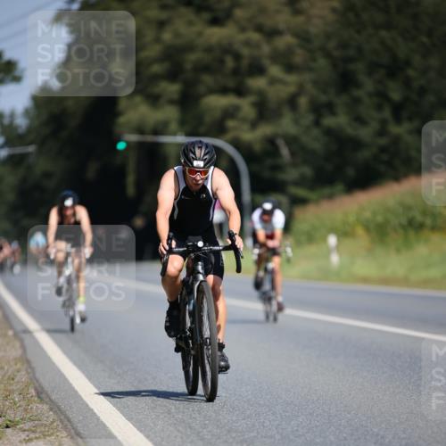 01.09.2024 - 17. Tribühne Triathlon H.Heesch http://msf.ph/oto/6948919 01.09.2024 12:06:14 Radfahren 483, 539, 611, 704 meine-sportfotos.de