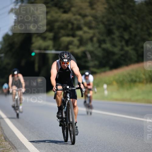 01.09.2024 - 17. Tribühne Triathlon H.Heesch http://msf.ph/oto/6948923 01.09.2024 12:06:14 Radfahren 483, 539, 611, 704 meine-sportfotos.de