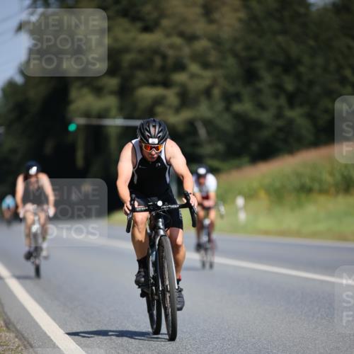 01.09.2024 - 17. Tribühne Triathlon H.Heesch http://msf.ph/oto/6948924 01.09.2024 12:06:14 Radfahren 483, 539, 611, 704 meine-sportfotos.de