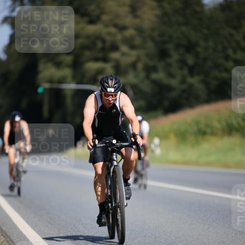 01.09.2024 - 17. Tribühne Triathlon H.Heesch http://msf.ph/oto/6948928 01.09.2024 12:06:14 Radfahren 483, 539, 611, 704 meine-sportfotos.de