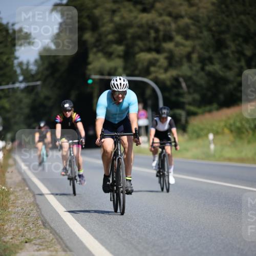 01.09.2024 - 17. Tribühne Triathlon H.Heesch http://msf.ph/oto/6948969 01.09.2024 12:06:28 Radfahren 492, 541, 584, 663, 685 meine-sportfotos.de