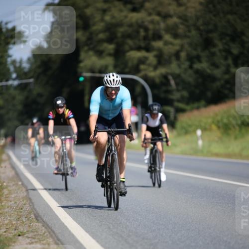 01.09.2024 - 17. Tribühne Triathlon H.Heesch http://msf.ph/oto/6948971 01.09.2024 12:06:28 Radfahren 492, 541, 584, 663, 685 meine-sportfotos.de