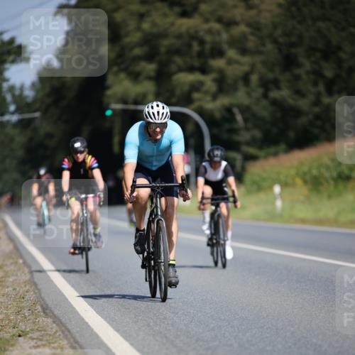 01.09.2024 - 17. Tribühne Triathlon H.Heesch http://msf.ph/oto/6948973 01.09.2024 12:06:28 Radfahren 492, 541, 584, 663, 685 meine-sportfotos.de