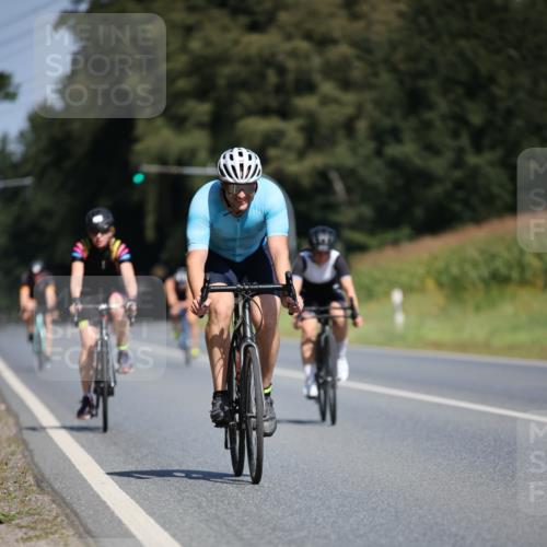 01.09.2024 - 17. Tribühne Triathlon H.Heesch http://msf.ph/oto/6948980 01.09.2024 12:06:28 Radfahren 492, 541, 584, 663, 685 meine-sportfotos.de