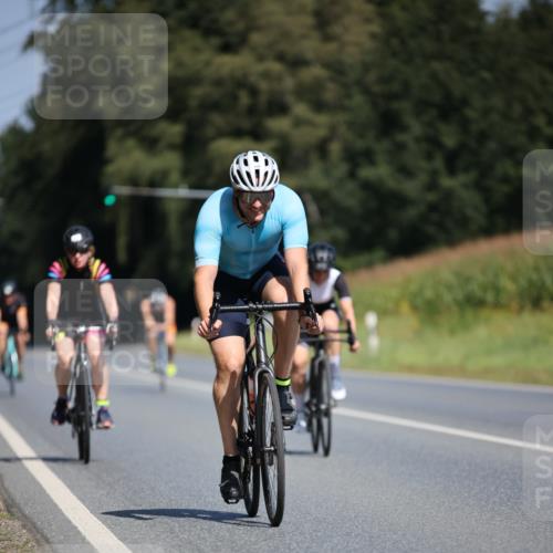 01.09.2024 - 17. Tribühne Triathlon H.Heesch http://msf.ph/oto/6948988 01.09.2024 12:06:28 Radfahren 492, 541, 584, 663, 685 meine-sportfotos.de