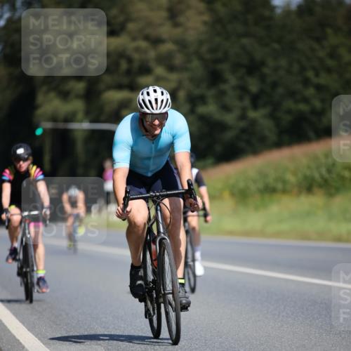01.09.2024 - 17. Tribühne Triathlon H.Heesch http://msf.ph/oto/6948992 01.09.2024 12:06:28 Radfahren 492, 541, 584, 663, 685 meine-sportfotos.de