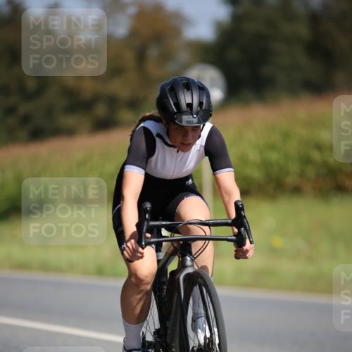 01.09.2024 - 17. Tribühne Triathlon H.Heesch http://msf.ph/oto/6949009 01.09.2024 12:06:30 Radfahren 492, 541, 584, 663, 685 meine-sportfotos.de