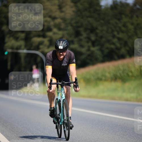 01.09.2024 - 17. Tribühne Triathlon H.Heesch http://msf.ph/oto/6949031 01.09.2024 12:06:33 Radfahren 541, 663 meine-sportfotos.de