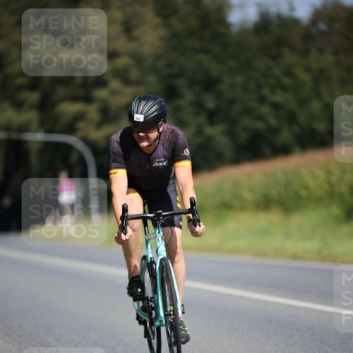 01.09.2024 - 17. Tribühne Triathlon H.Heesch http://msf.ph/oto/6949036 01.09.2024 12:06:34 Radfahren 541, 663 meine-sportfotos.de
