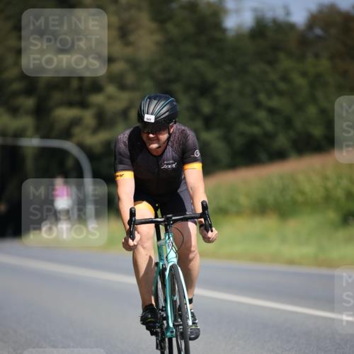 01.09.2024 - 17. Tribühne Triathlon H.Heesch http://msf.ph/oto/6949038 01.09.2024 12:06:34 Radfahren 541, 663 meine-sportfotos.de
