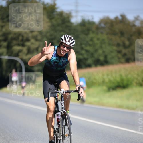 01.09.2024 - 17. Tribühne Triathlon H.Heesch http://msf.ph/oto/6949257 01.09.2024 12:07:41 Radfahren 369, 482, 603, 691 meine-sportfotos.de