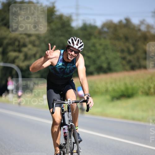 01.09.2024 - 17. Tribühne Triathlon H.Heesch http://msf.ph/oto/6949259 01.09.2024 12:07:41 Radfahren 369, 482, 603, 691 meine-sportfotos.de