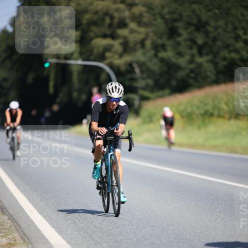 01.09.2024 - 17. Tribühne Triathlon H.Heesch http://msf.ph/oto/6949334 01.09.2024 12:08:01 Radfahren 503, 527, 613, 620, 678, 693 meine-sportfotos.de