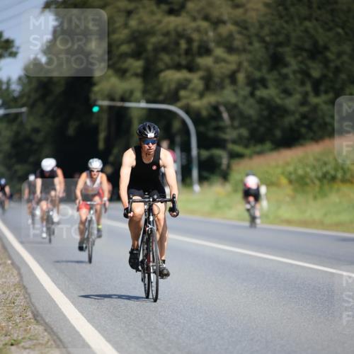 01.09.2024 - 17. Tribühne Triathlon H.Heesch http://msf.ph/oto/6949445 01.09.2024 12:08:23 Radfahren 579, 595, 601, 632, 656, 679 meine-sportfotos.de