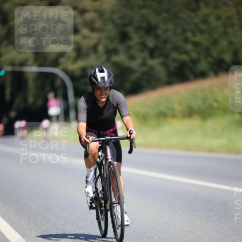 01.09.2024 - 17. Tribühne Triathlon H.Heesch http://msf.ph/oto/6949558 01.09.2024 12:08:30 Radfahren 468, 579, 632, 656, 694 meine-sportfotos.de