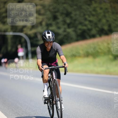 01.09.2024 - 17. Tribühne Triathlon H.Heesch http://msf.ph/oto/6949560 01.09.2024 12:08:30 Radfahren 468, 579, 632, 656, 694 meine-sportfotos.de