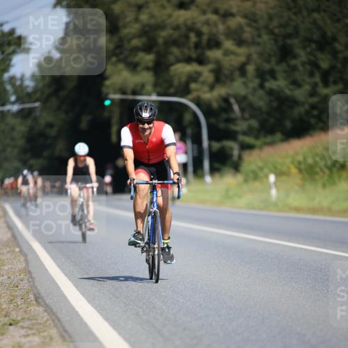 01.09.2024 - 17. Tribühne Triathlon H.Heesch http://msf.ph/oto/6949604 01.09.2024 12:08:43 Radfahren 585, 594, 630, 638, 713 meine-sportfotos.de