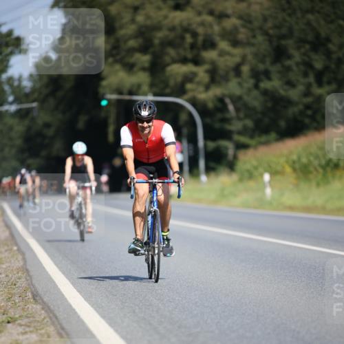 01.09.2024 - 17. Tribühne Triathlon H.Heesch http://msf.ph/oto/6949606 01.09.2024 12:08:43 Radfahren 585, 594, 630, 638, 713 meine-sportfotos.de