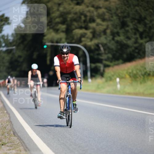01.09.2024 - 17. Tribühne Triathlon H.Heesch http://msf.ph/oto/6949608 01.09.2024 12:08:43 Radfahren 585, 594, 630, 638, 713 meine-sportfotos.de