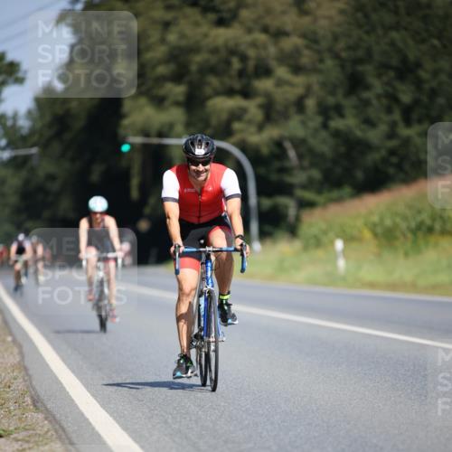 01.09.2024 - 17. Tribühne Triathlon H.Heesch http://msf.ph/oto/6949612 01.09.2024 12:08:43 Radfahren 585, 594, 630, 638, 713 meine-sportfotos.de