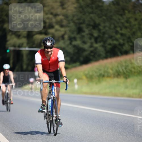 01.09.2024 - 17. Tribühne Triathlon H.Heesch http://msf.ph/oto/6949625 01.09.2024 12:08:43 Radfahren 585, 594, 630, 638, 713 meine-sportfotos.de