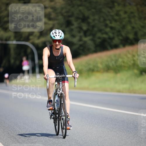 01.09.2024 - 17. Tribühne Triathlon H.Heesch http://msf.ph/oto/6949649 01.09.2024 12:08:46 Radfahren 585, 594, 630, 638, 662, 713 meine-sportfotos.de