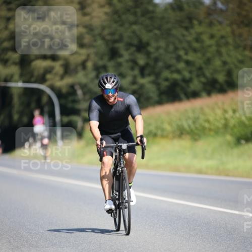 01.09.2024 - 17. Tribühne Triathlon H.Heesch http://msf.ph/oto/6949712 01.09.2024 12:09:02 Radfahren 600, 612, 622, 664, 683 meine-sportfotos.de