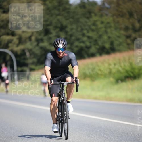 01.09.2024 - 17. Tribühne Triathlon H.Heesch http://msf.ph/oto/6949718 01.09.2024 12:09:02 Radfahren 600, 612, 622, 664, 683 meine-sportfotos.de