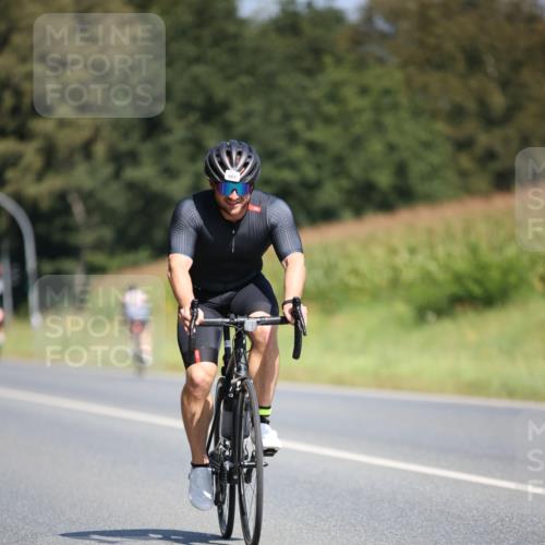 01.09.2024 - 17. Tribühne Triathlon H.Heesch http://msf.ph/oto/6949720 01.09.2024 12:09:02 Radfahren 600, 612, 622, 664, 683 meine-sportfotos.de