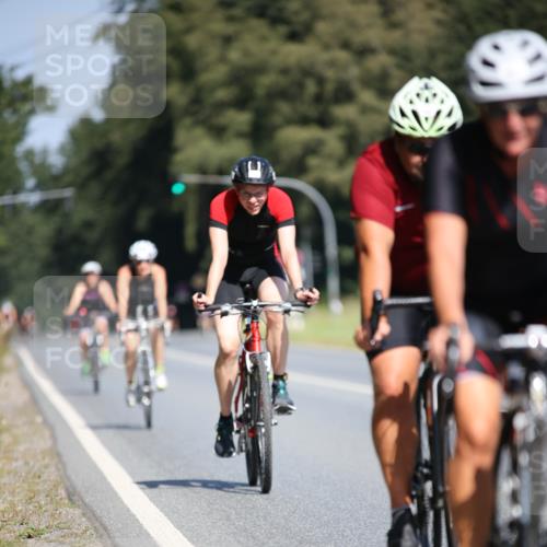 01.09.2024 - 17. Tribühne Triathlon H.Heesch http://msf.ph/oto/6949794 01.09.2024 12:09:13 Radfahren 177, 616, 622, 654, 706 meine-sportfotos.de