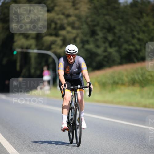 01.09.2024 - 17. Tribühne Triathlon H.Heesch http://msf.ph/oto/6949925 01.09.2024 12:09:45 Radfahren 533, 598, 635, 648, 653, 686, 692 meine-sportfotos.de