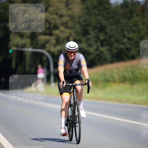 01.09.2024 - 17. Tribühne Triathlon H.Heesch http://msf.ph/oto/6949929 01.09.2024 12:09:45 Radfahren 533, 598, 635, 648, 653, 686, 692 meine-sportfotos.de