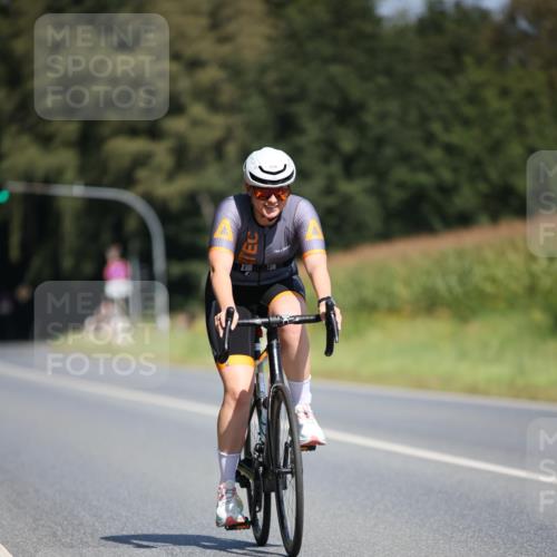 01.09.2024 - 17. Tribühne Triathlon H.Heesch http://msf.ph/oto/6949932 01.09.2024 12:09:46 Radfahren 533, 598, 635, 648, 653, 686, 692 meine-sportfotos.de