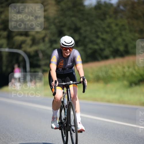 01.09.2024 - 17. Tribühne Triathlon H.Heesch http://msf.ph/oto/6949937 01.09.2024 12:09:46 Radfahren 533, 598, 635, 648, 653, 686, 692 meine-sportfotos.de