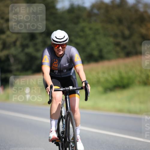 01.09.2024 - 17. Tribühne Triathlon H.Heesch http://msf.ph/oto/6949943 01.09.2024 12:09:46 Radfahren 533, 598, 635, 648, 653, 686, 692 meine-sportfotos.de