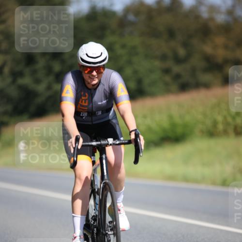 01.09.2024 - 17. Tribühne Triathlon H.Heesch http://msf.ph/oto/6949944 01.09.2024 12:09:46 Radfahren 533, 598, 635, 648, 653, 686, 692 meine-sportfotos.de