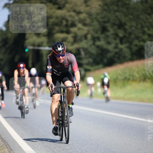 01.09.2024 - 17. Tribühne Triathlon H.Heesch http://msf.ph/oto/6949989 01.09.2024 12:10:00 Radfahren 402, 515, 536, 582, 608, 666, 667, 669, 670, 675 meine-sportfotos.de