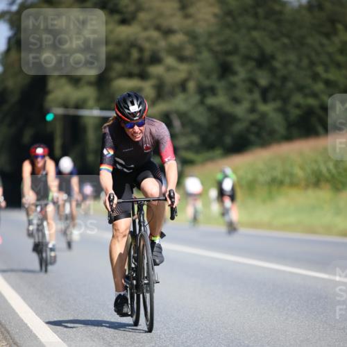 01.09.2024 - 17. Tribühne Triathlon H.Heesch http://msf.ph/oto/6949991 01.09.2024 12:10:00 Radfahren 402, 515, 536, 582, 608, 666, 667, 669, 670, 675 meine-sportfotos.de