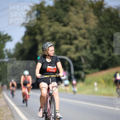 01.09.2024 - 17. Tribühne Triathlon H.Heesch http://msf.ph/oto/6950066 01.09.2024 12:10:11 Radfahren 440, 515, 556, 573, 631, 669 meine-sportfotos.de