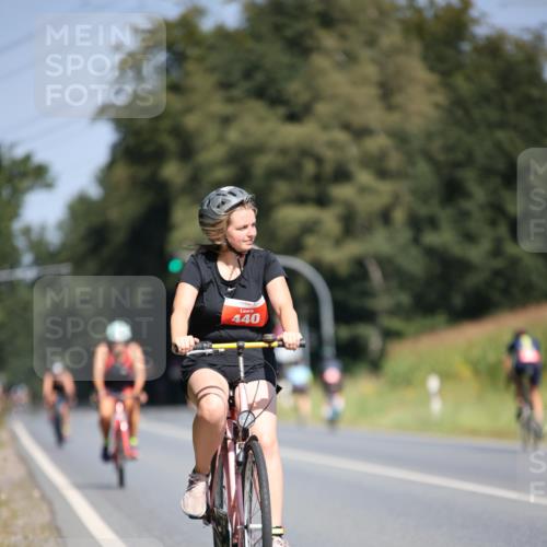 01.09.2024 - 17. Tribühne Triathlon H.Heesch http://msf.ph/oto/6950069 01.09.2024 12:10:11 Radfahren 440, 515, 556, 573, 631, 669 meine-sportfotos.de
