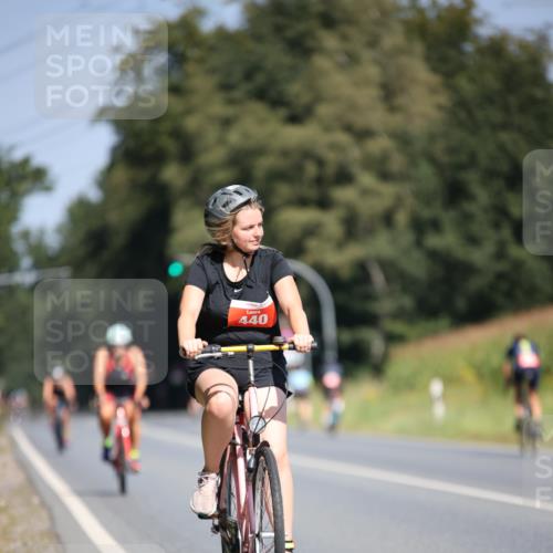 01.09.2024 - 17. Tribühne Triathlon H.Heesch http://msf.ph/oto/6950072 01.09.2024 12:10:11 Radfahren 440, 515, 556, 573, 631, 669 meine-sportfotos.de