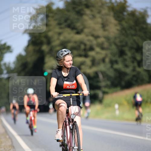 01.09.2024 - 17. Tribühne Triathlon H.Heesch http://msf.ph/oto/6950074 01.09.2024 12:10:11 Radfahren 440, 515, 556, 573, 631, 669 meine-sportfotos.de