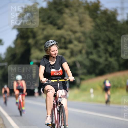 01.09.2024 - 17. Tribühne Triathlon H.Heesch http://msf.ph/oto/6950076 01.09.2024 12:10:11 Radfahren 440, 515, 556, 573, 631, 669 meine-sportfotos.de