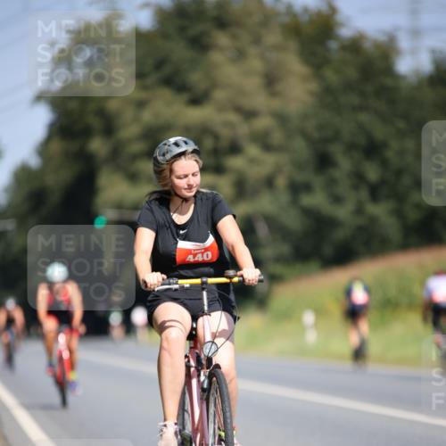 01.09.2024 - 17. Tribühne Triathlon H.Heesch http://msf.ph/oto/6950077 01.09.2024 12:10:11 Radfahren 440, 515, 556, 573, 631, 669 meine-sportfotos.de