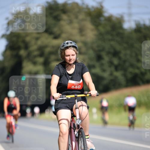 01.09.2024 - 17. Tribühne Triathlon H.Heesch http://msf.ph/oto/6950083 01.09.2024 12:10:11 Radfahren 440, 515, 556, 573, 631, 669 meine-sportfotos.de