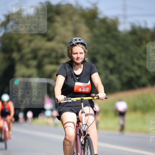 01.09.2024 - 17. Tribühne Triathlon H.Heesch http://msf.ph/oto/6950087 01.09.2024 12:10:11 Radfahren 440, 515, 556, 573, 631, 669 meine-sportfotos.de