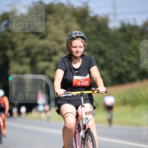 01.09.2024 - 17. Tribühne Triathlon H.Heesch http://msf.ph/oto/6950089 01.09.2024 12:10:12 Radfahren 440, 515, 556, 573, 631, 669 meine-sportfotos.de